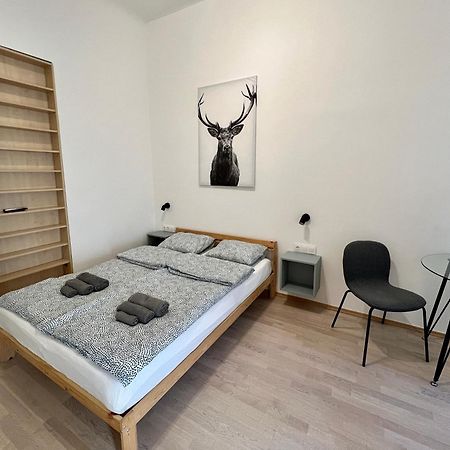 Minimalistic Apartment & Studio In Heart Street Budapest Exterior photo