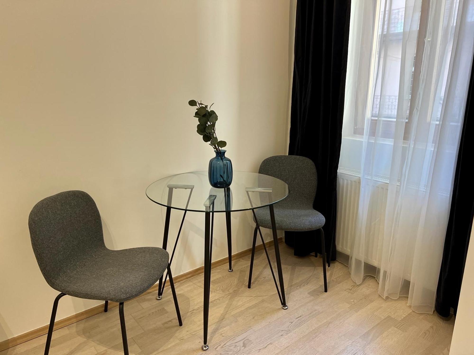 Minimalistic Apartment & Studio In Heart Street Budapest Exterior photo